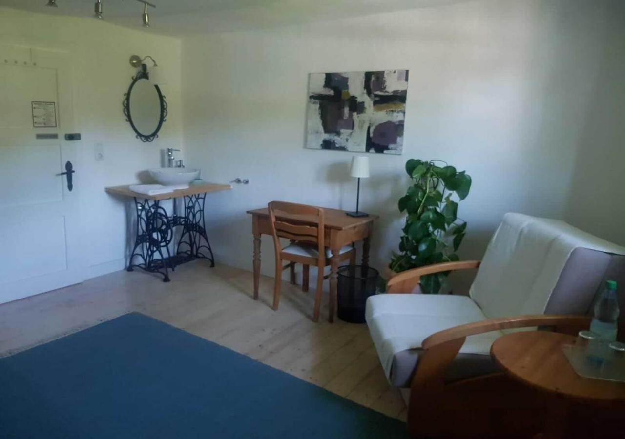 Aeltestes Haus In Quentel - Ferienwohnung 1 Mit Kleinem Garten Lichtenau Dış mekan fotoğraf